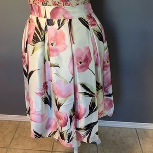 NWOT Pleated Floral Skirt